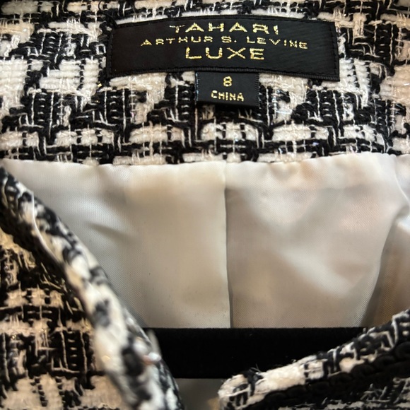 Tahari ASL Luxe Black and White Tweed Jacket Blazer with Floral Brooch 8 - Picture 5 of 6